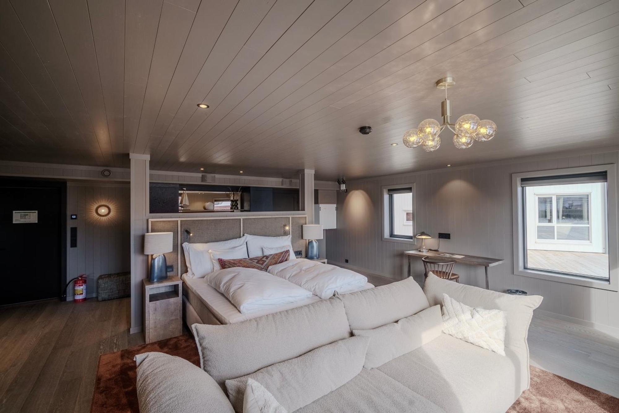 Henningsvaer Bryggehotell - By Classic Norway Hotels Екстериор снимка