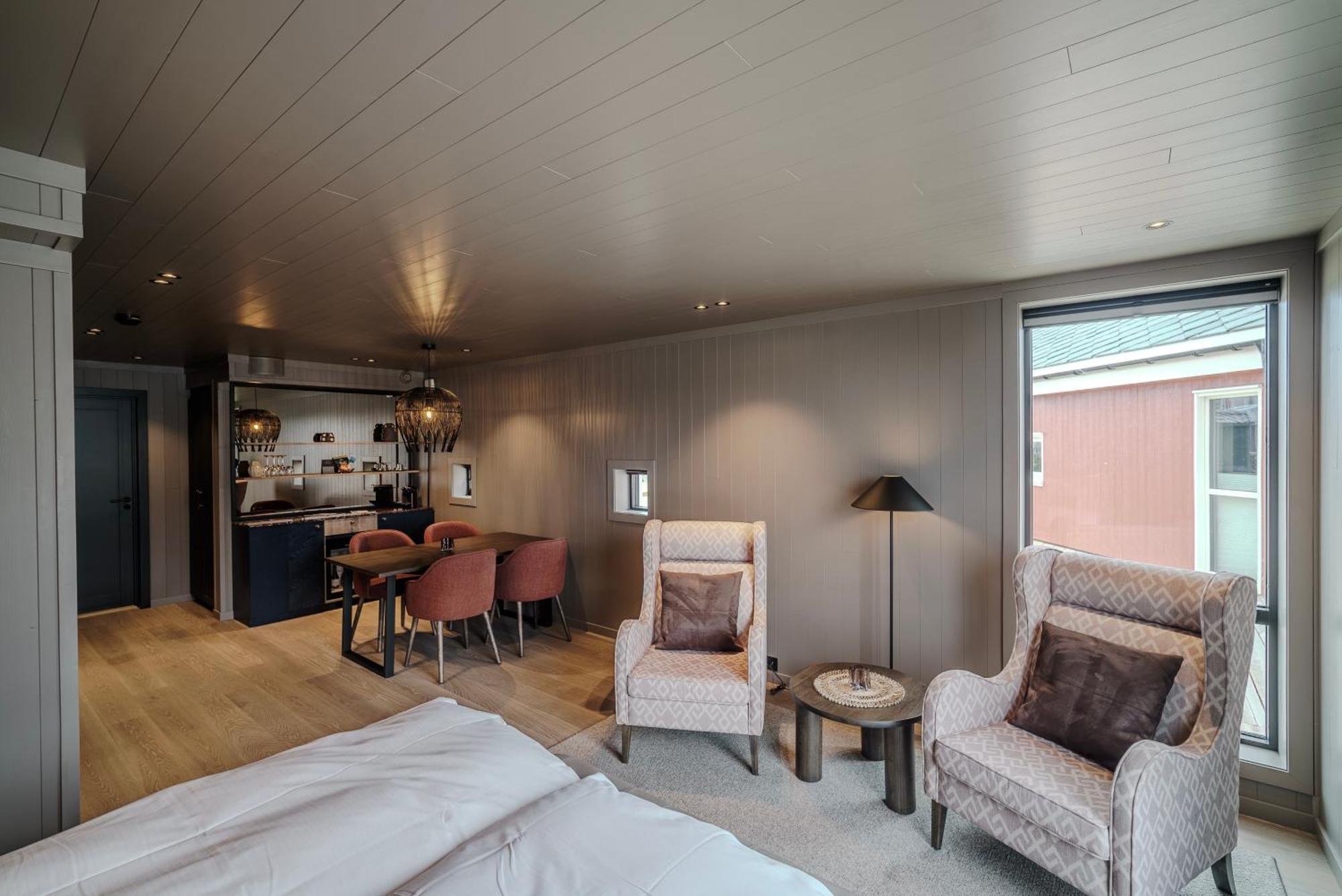 Henningsvaer Bryggehotell - By Classic Norway Hotels Екстериор снимка